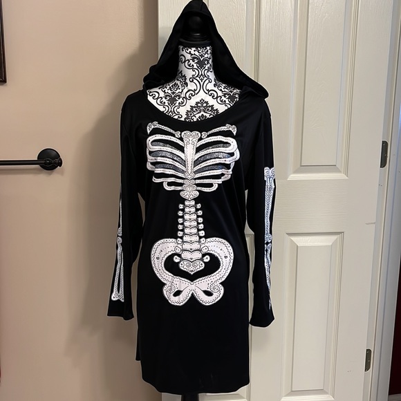 Hot Topic Skeleton Hoodie Dress Red Black Flocked Filigree Skull Dress Hot  Topic